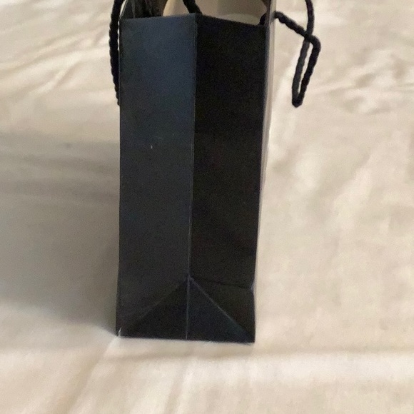 Chanel gift bag - Picture 3 of 5